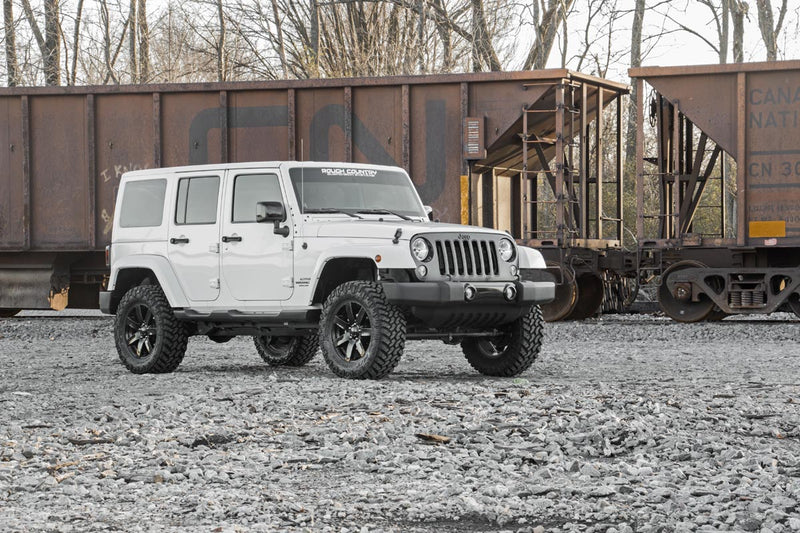 Kit de elevación de 2,5 pulgadas Jeep Wrangler JK 4 puertas 2WD/4WD (2007-2018) | Rough Contry